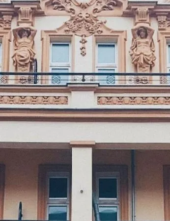 Kamienica Centrum Nr 8 *